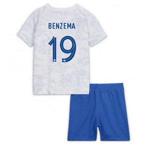 Frankrig Karim Benzema #19 Replika Babytøj Udebanesæt Børn VM 2022 Kortærmet (+ Korte bukser)